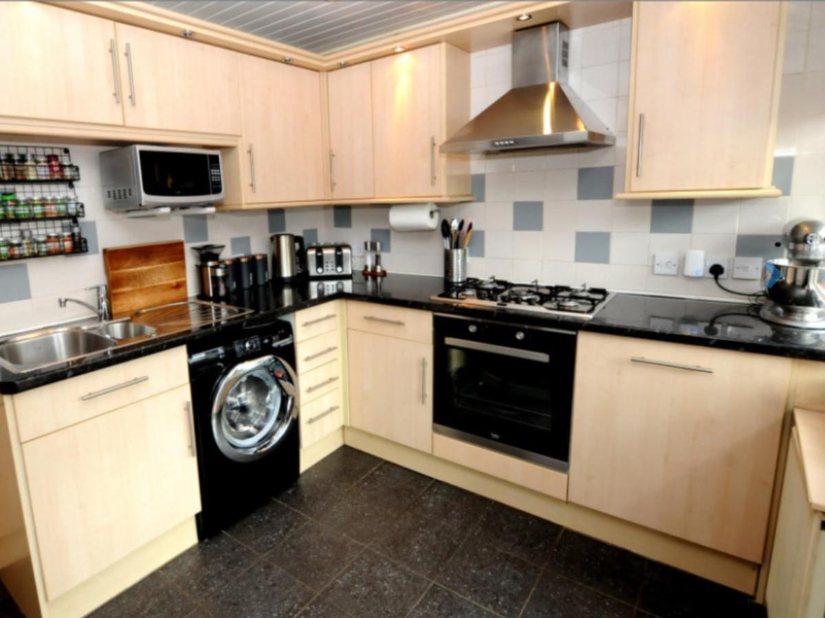 Cheerful One Bedroom Cottage With Parking Space. Glasgow Buitenkant foto