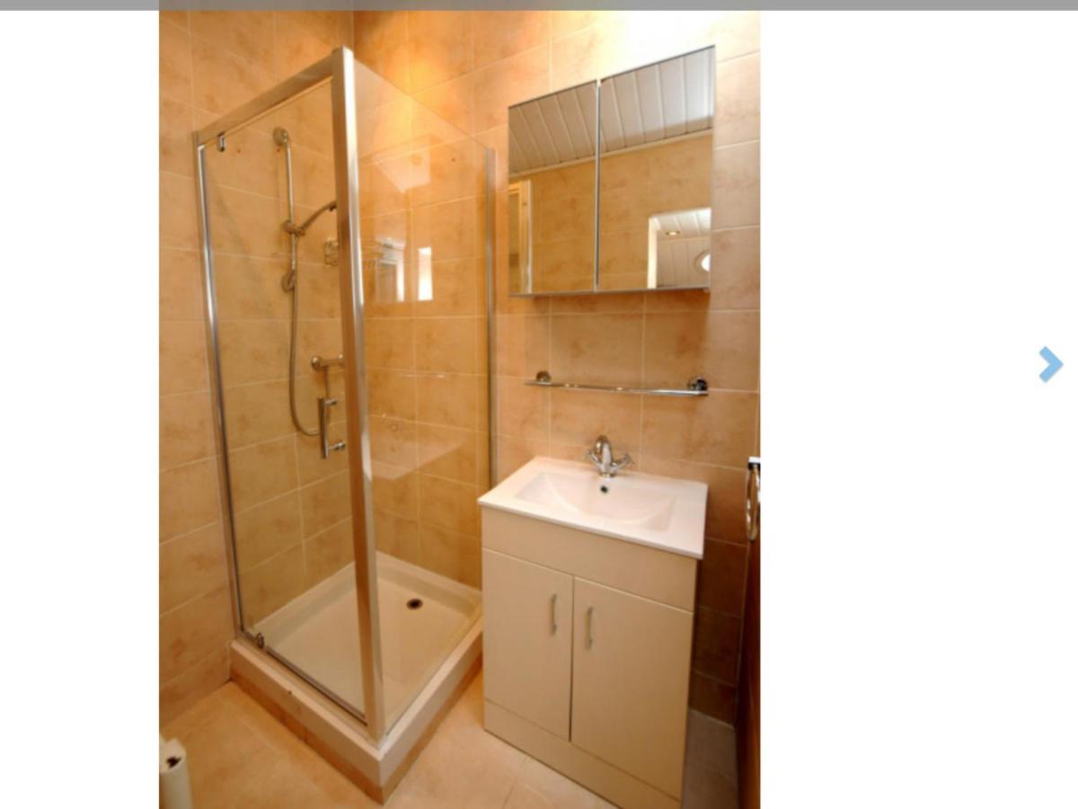 Cheerful One Bedroom Cottage With Parking Space. Glasgow Buitenkant foto