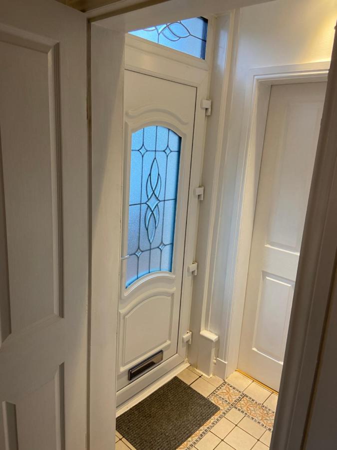 Cheerful One Bedroom Cottage With Parking Space. Glasgow Buitenkant foto
