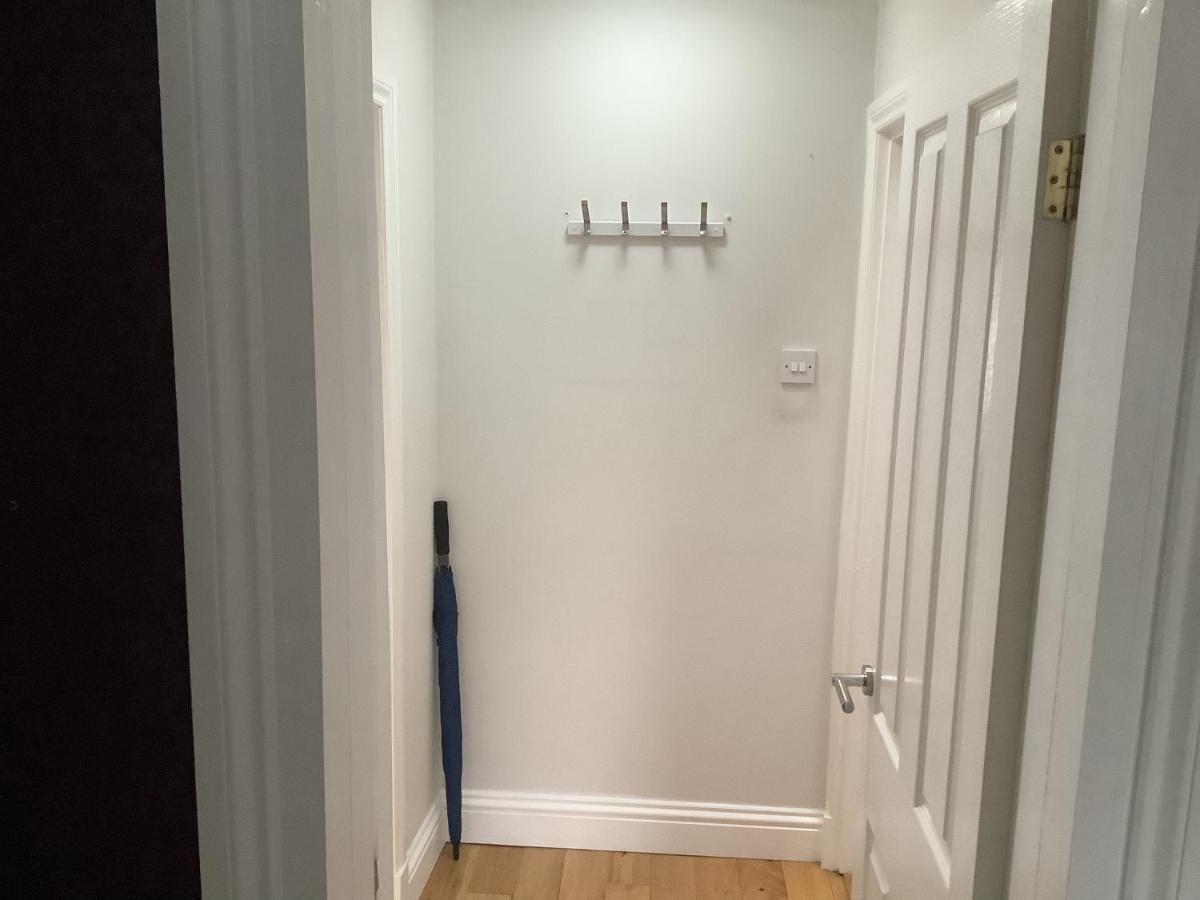 Cheerful One Bedroom Cottage With Parking Space. Glasgow Buitenkant foto